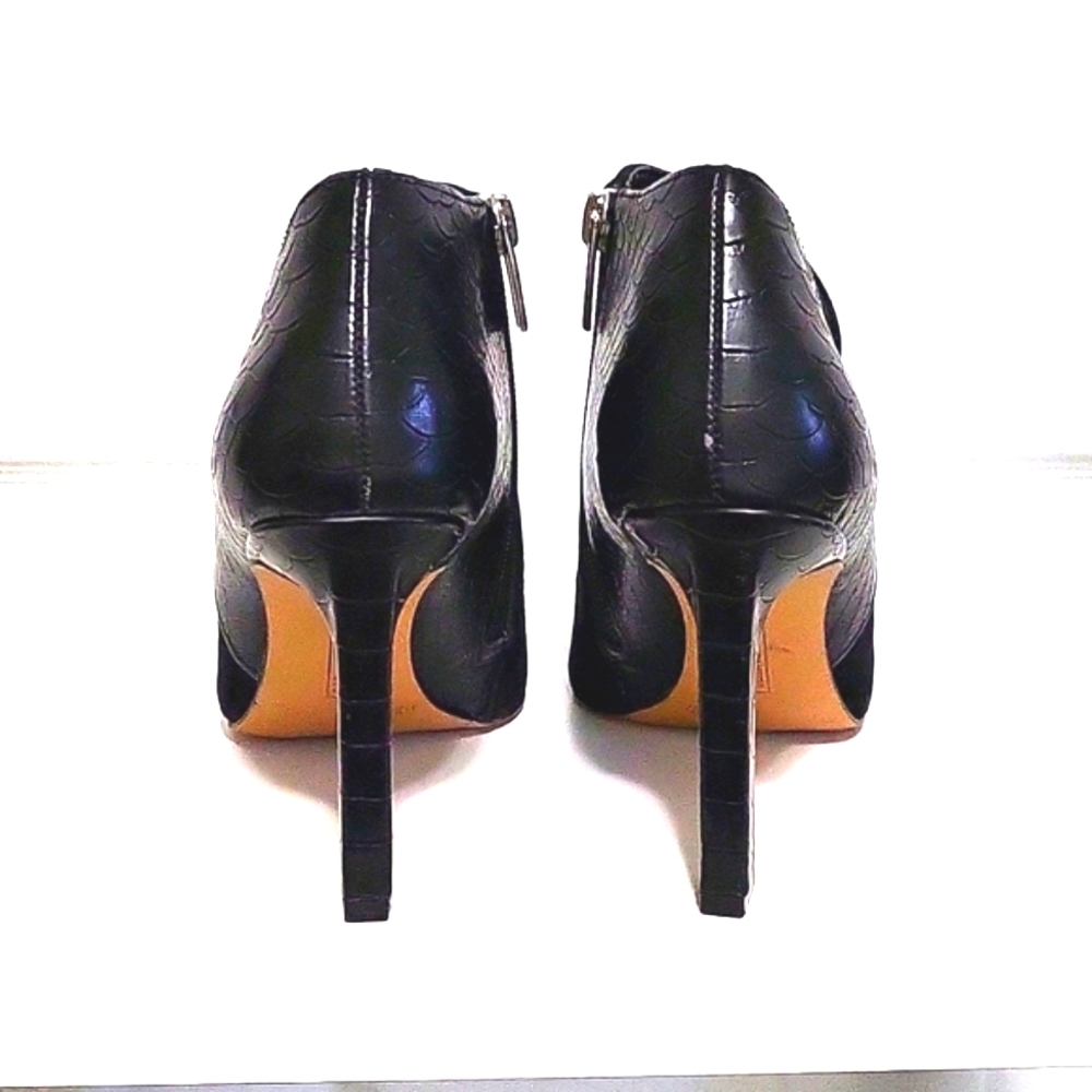 Vince Camuto ankle bootie - Picture 4 of 7